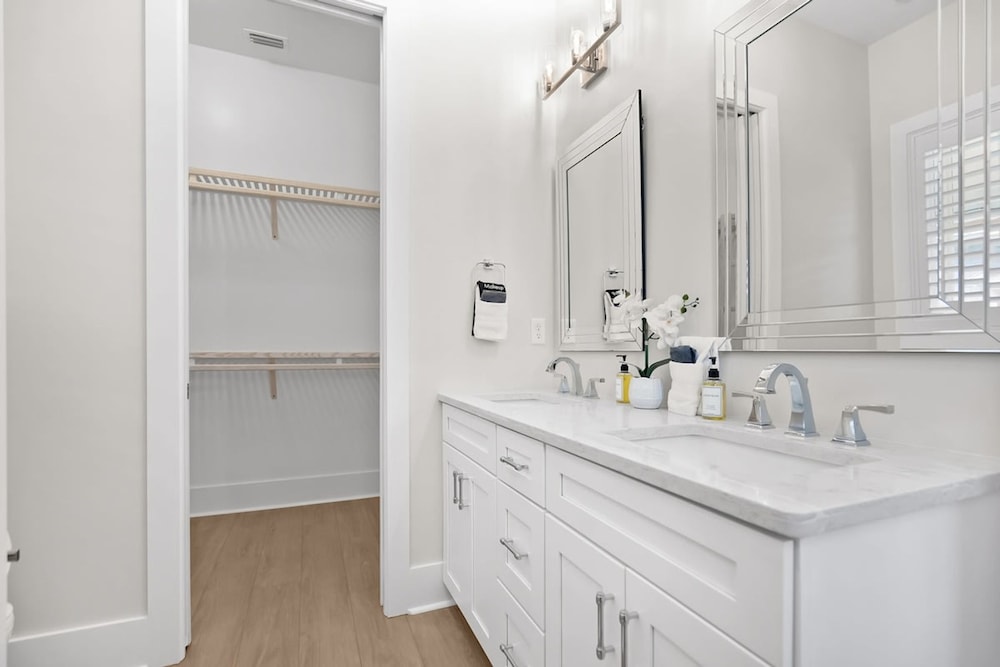 Steps to Ice Plant Downtown Fire Pit Parking