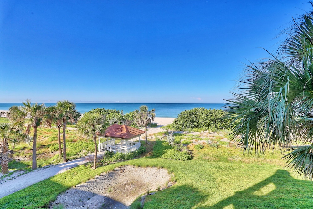 Land's End 11-302 Beach Front - Premier