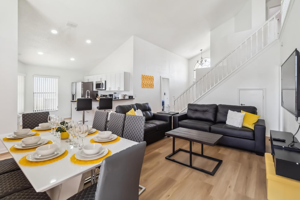 5/3 Private Pool House Near all Famous Attractions!!!