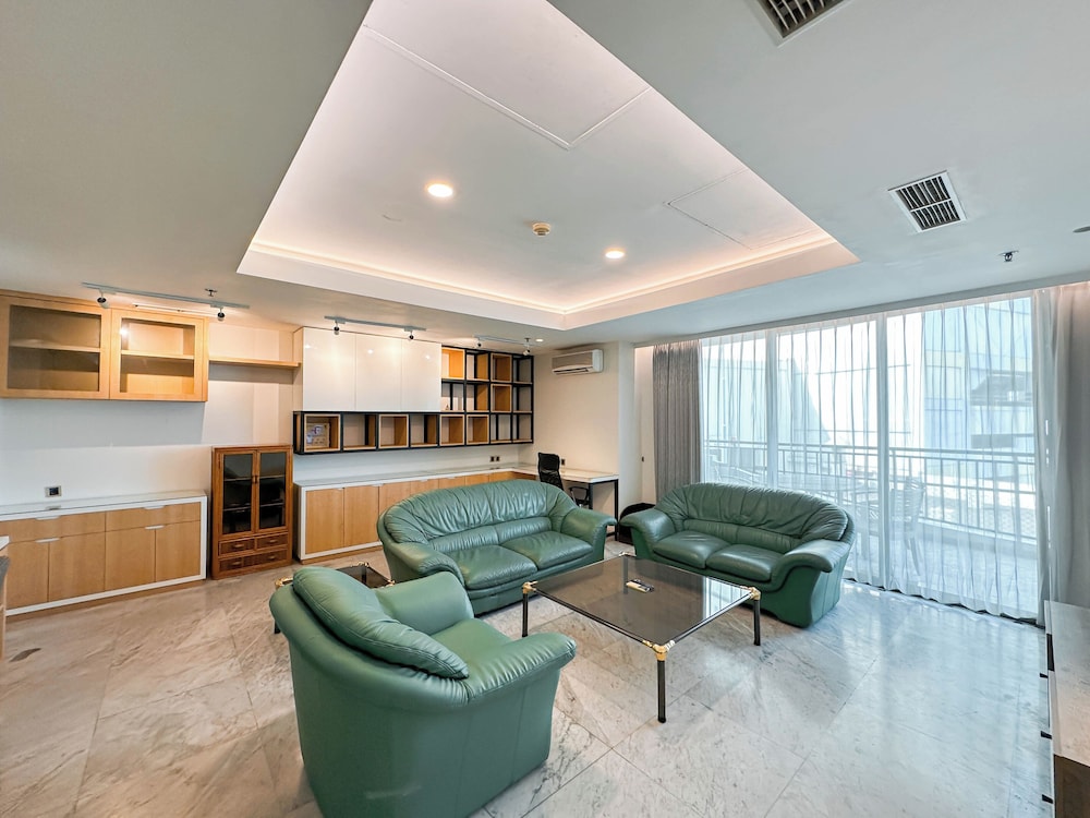 Spacious And Strategic Location 3Br At Kondominium Regensi Apartment