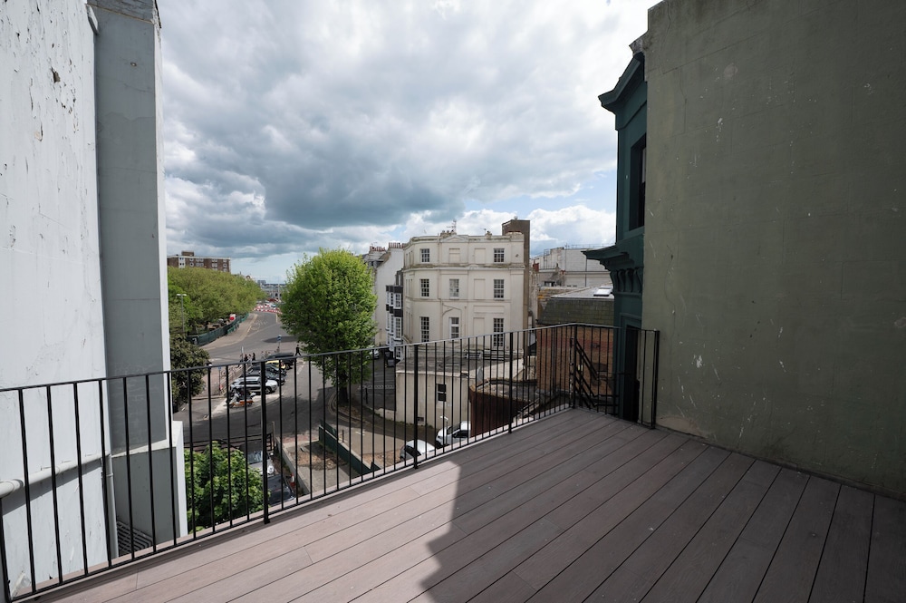 VESTO Brighton