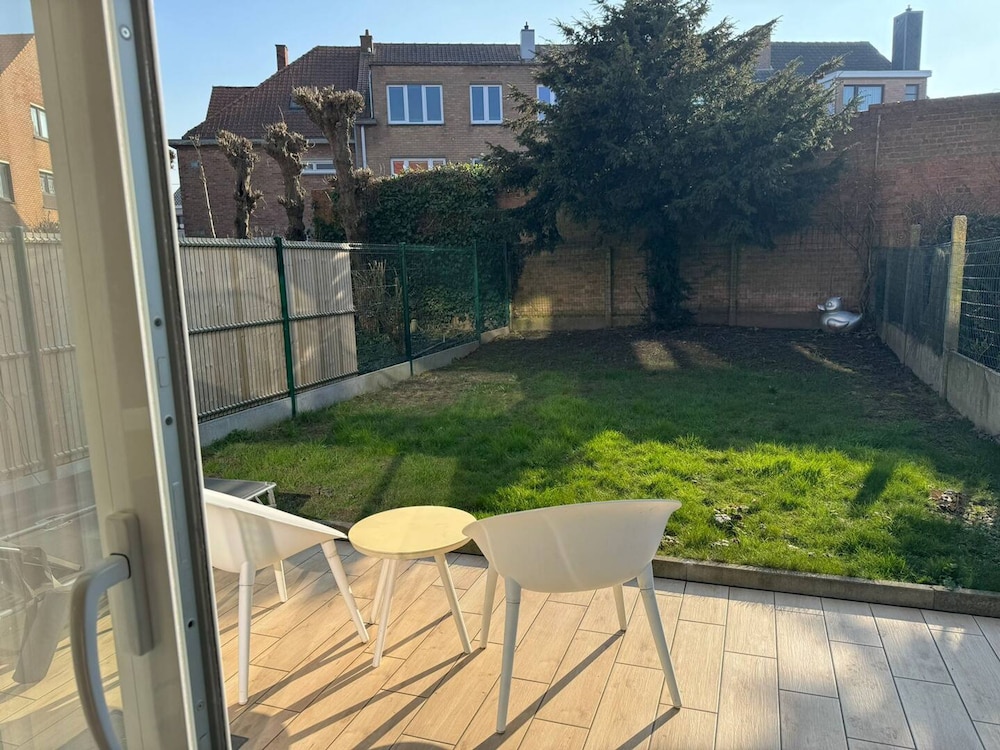 Modern Flat With Garden