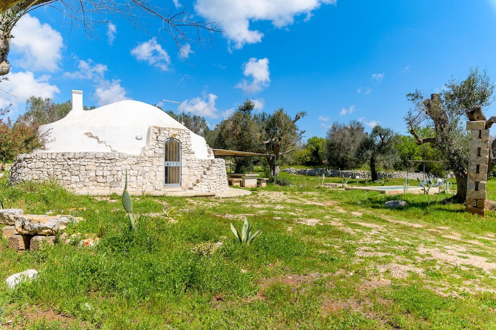 Trullo Mandorlo by Wonderful Italy