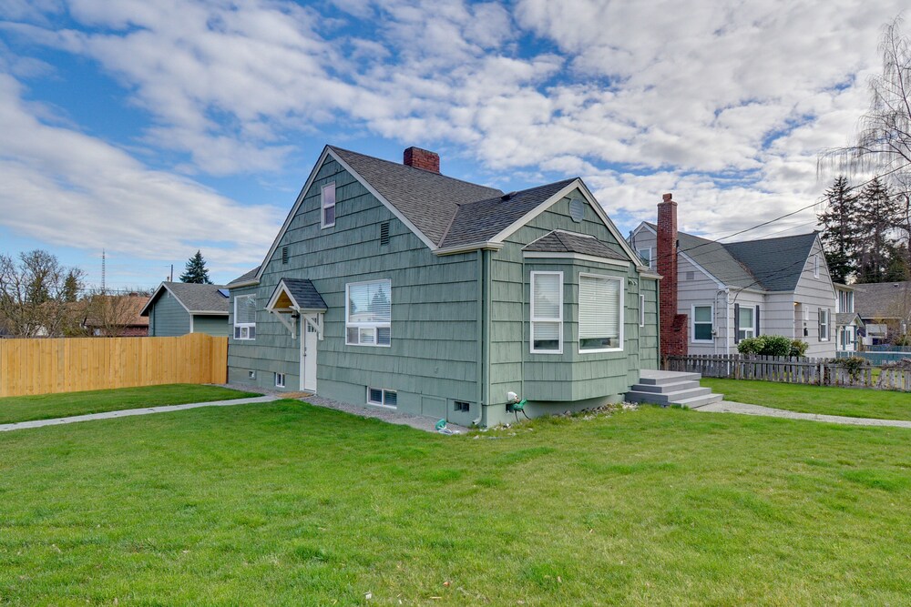 Cozy Tacoma Home: Close to Beaches & Boating! view 2