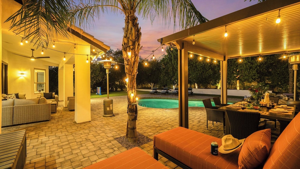 Private Pool, Outdoor Dining & Fireplace Near North Scottsdale Hotspots Desert Luma by Avantstay