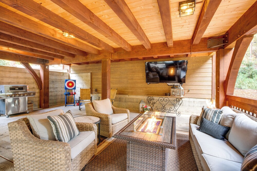 Bear Lodge Waterfront Cabin w/ Level 2 EV Charger