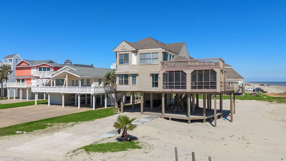 Pirates Beach Retreat by Ryson Vacation Rentals
