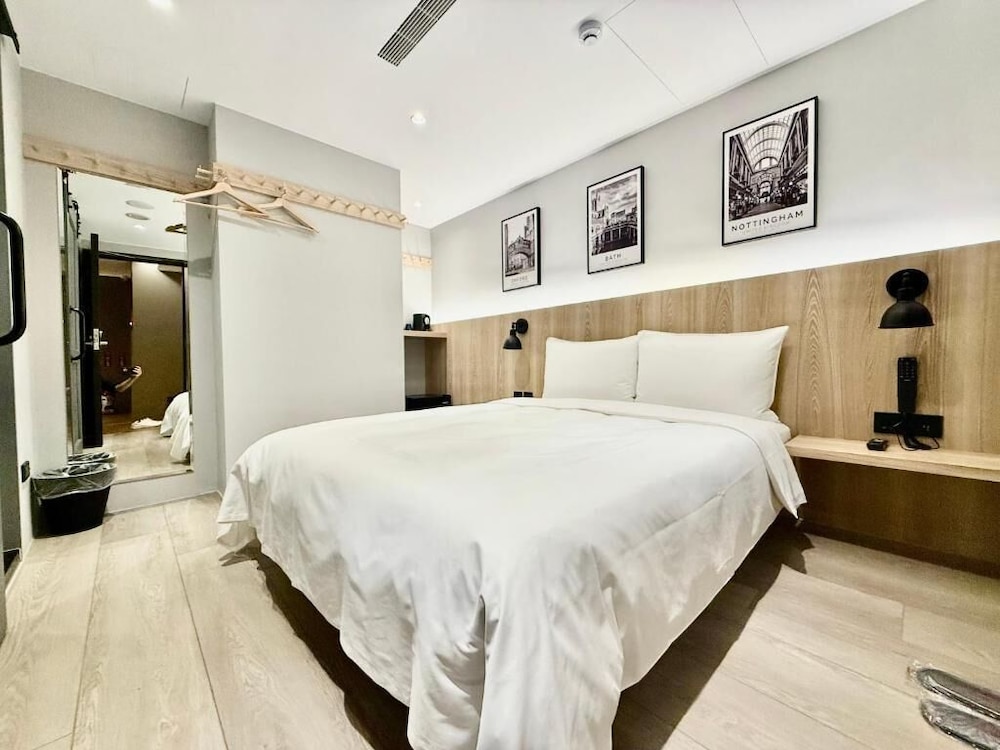 N2 Hotel