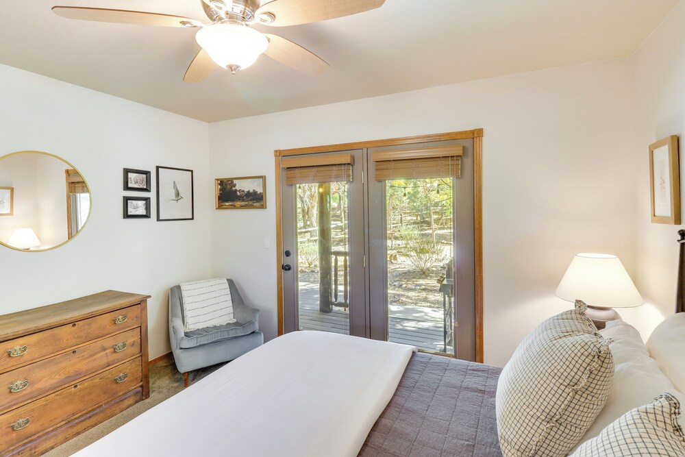 Pet-friendly Show Low Cabin w/ Patio & Gas Grill!