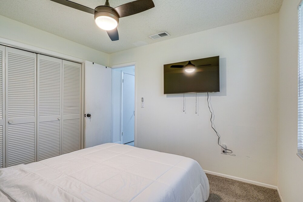 Explore & Relax: Chic & Cozy Retreat in Lakeland!
