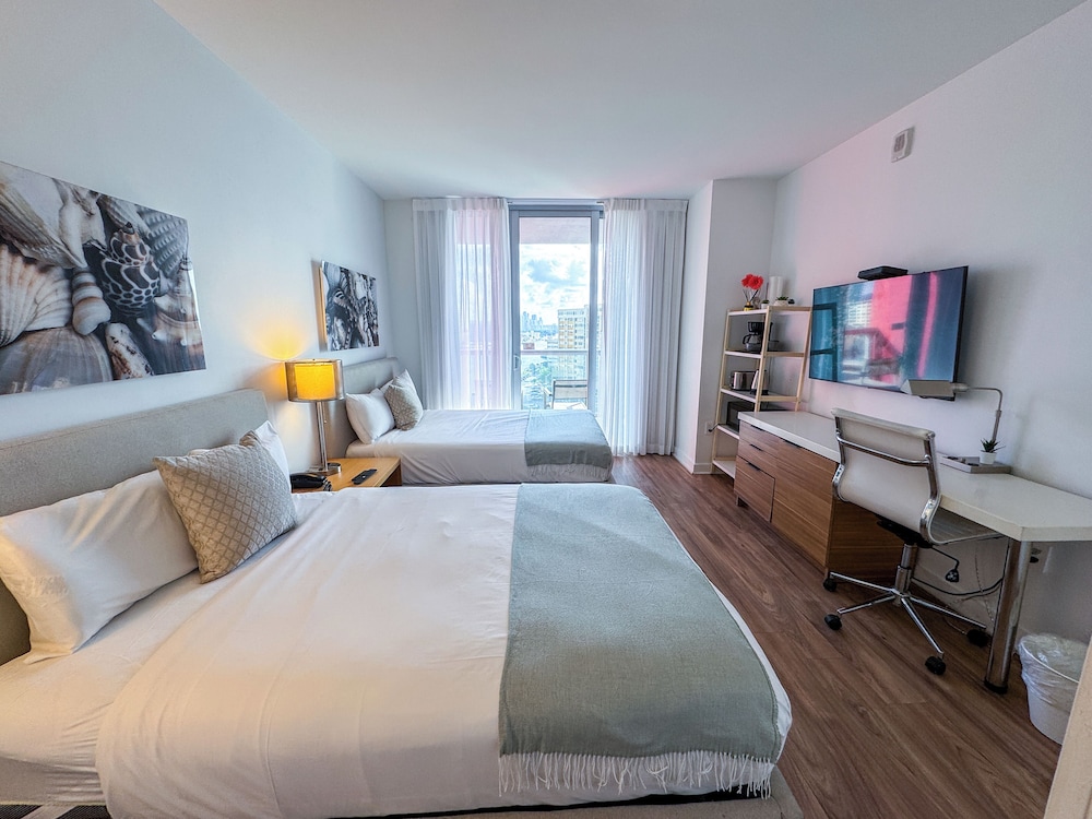 Modern Beachwalk Apt 805