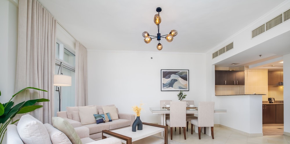 LUX The Dubai Marina View Suite 2