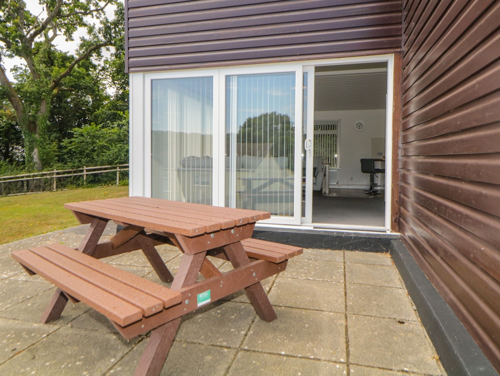 Harcombe House Bungalow 2