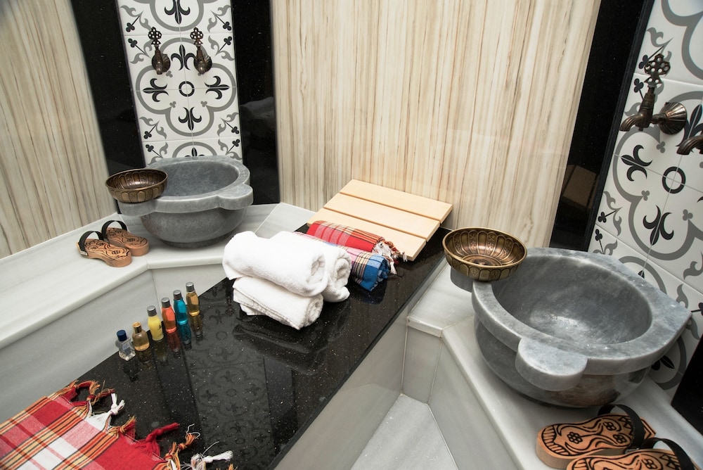 Cube Suitler - Image 64