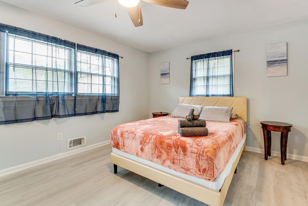 6 Mi to Airport: Riverdale Home w/ Private Pool!