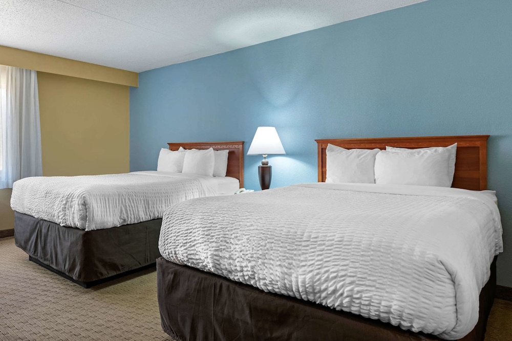 Lexington Vacations - Clarion Hotel Conference Center - North - Property Image 46