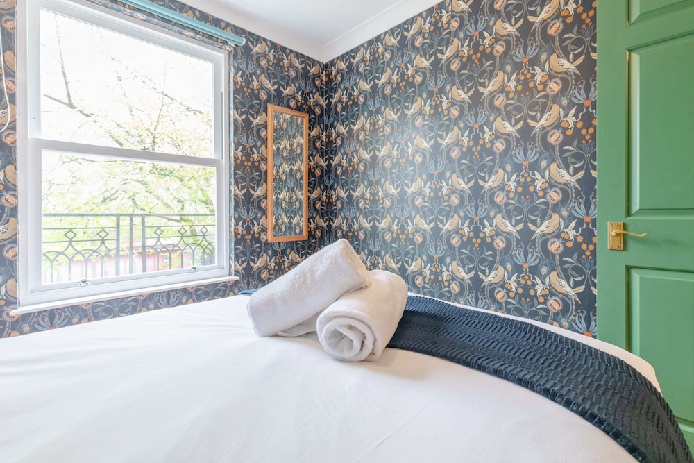 3 Bed House, Sleeps 8 - Near St Pancras