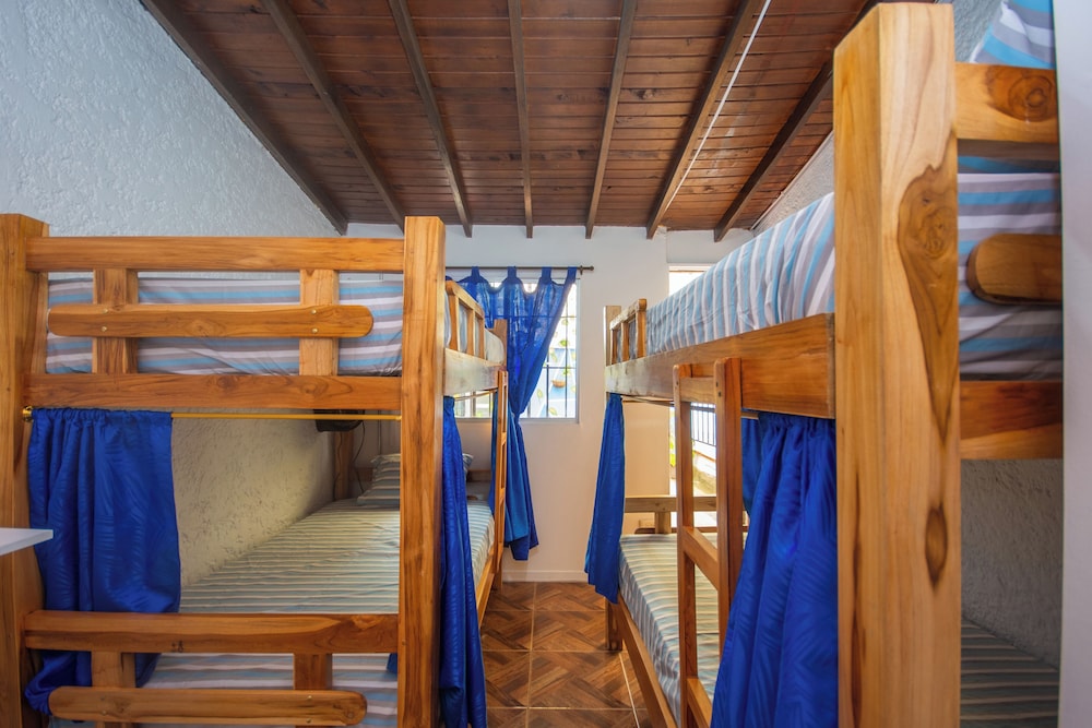 Blue Coast Hostal - Hostel