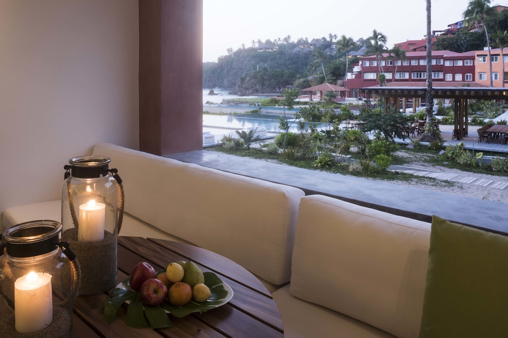 El Careyes Club & Residences