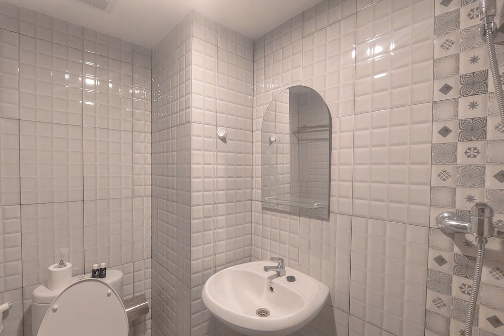 Best Deal Studio At De Prima Apartment