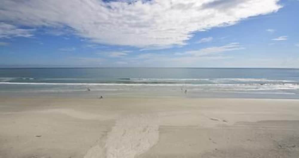 Sea Coast Gardens II 2 Bedroom Condo by Great Ocean Condos