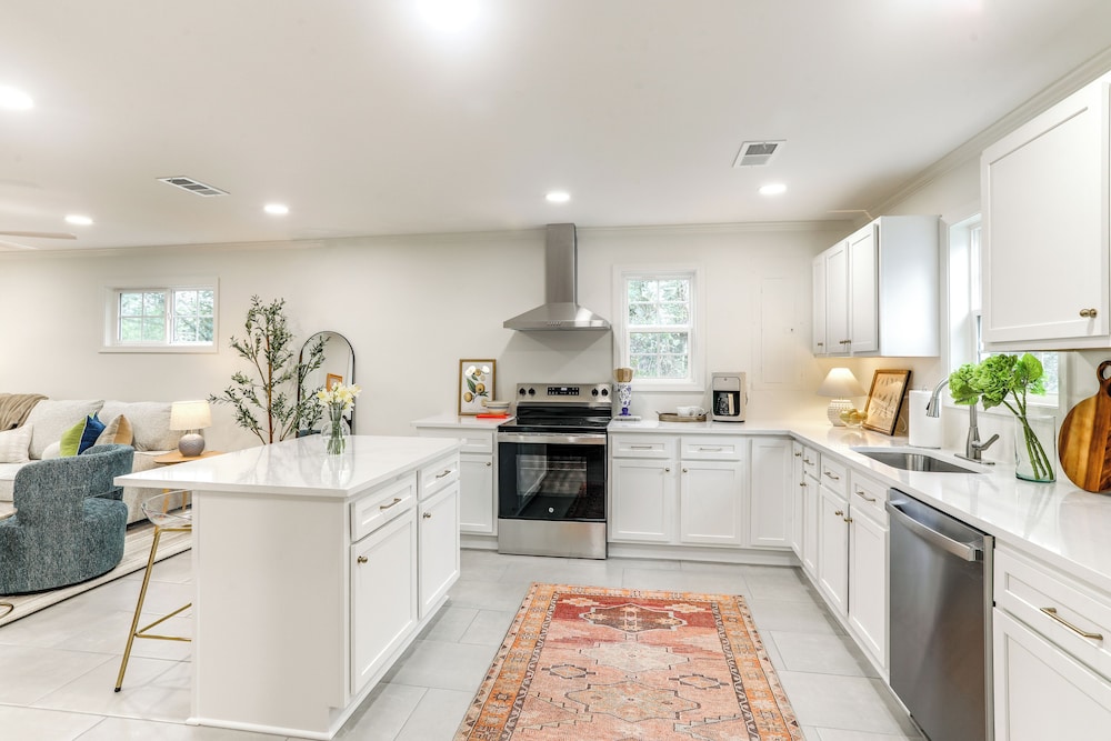 2 Mi to Ole Miss: Modern Home in Historic District