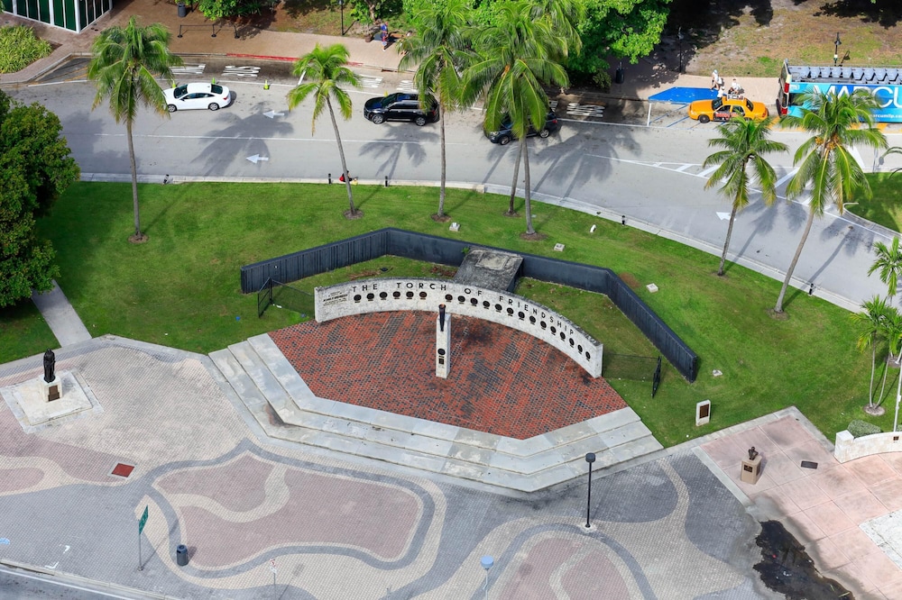 Viva Vizcayne - Resort Style Amenties Parking Prime Location