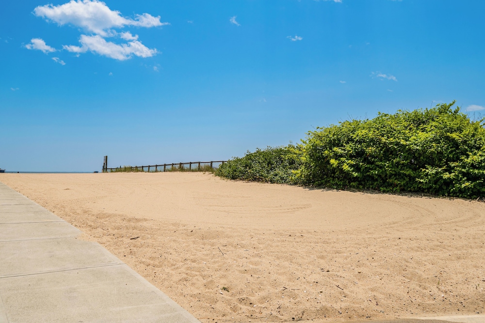 1/2 Mi to Beach: Family Retreat in Old Lyme!