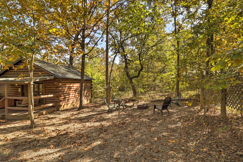 Peaceful Cabin w/ Hot Tub - Near Broken Bow Lake! view 5