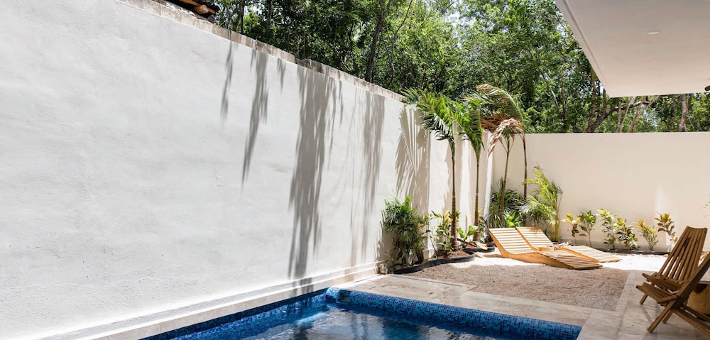 Modern 1BR w Private Pool Surround Speakers