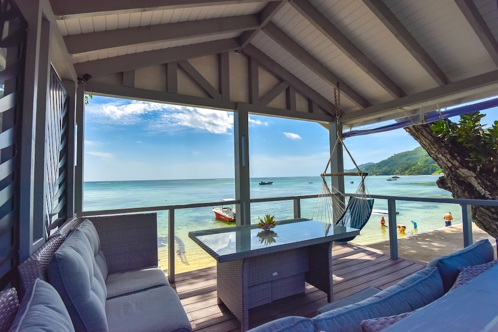 Le Nautique Luxury Beachfront Apartments