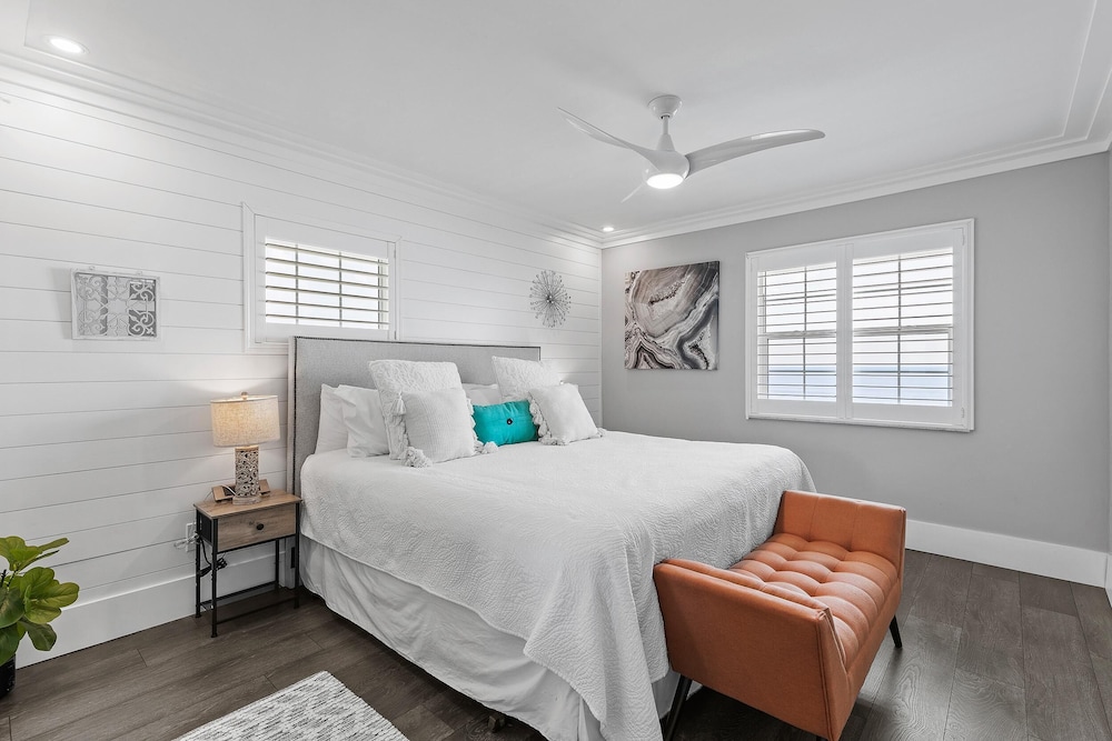 Colony Beach Club 250