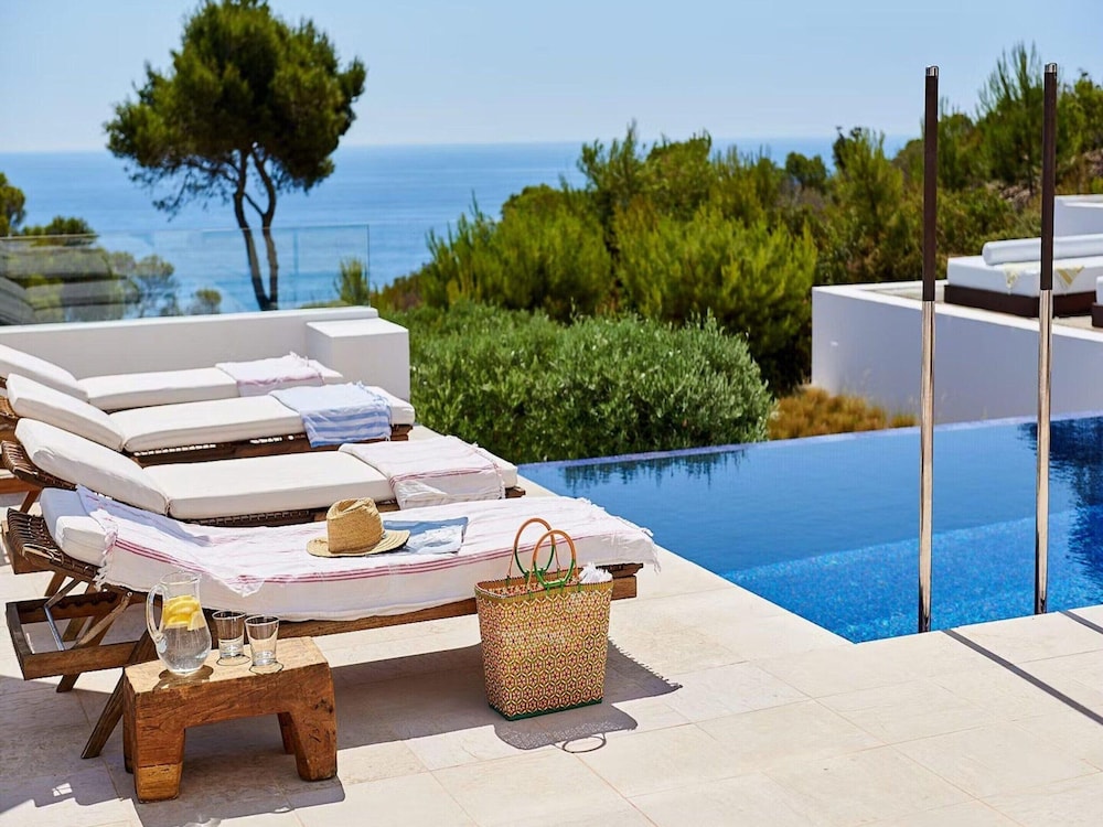 Magnificent Villa in Luxurious Retreat
