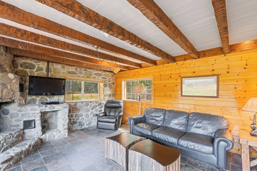 Dog-friendly 3BR on 200 Acres w/ River Access