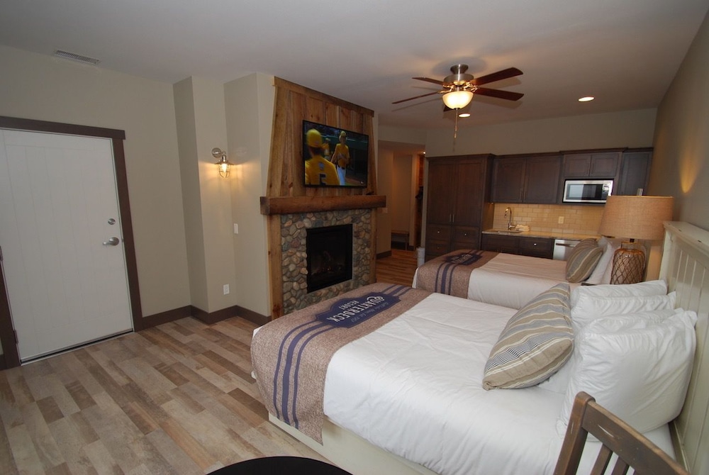 Quarterdeck Resort & Restaurant