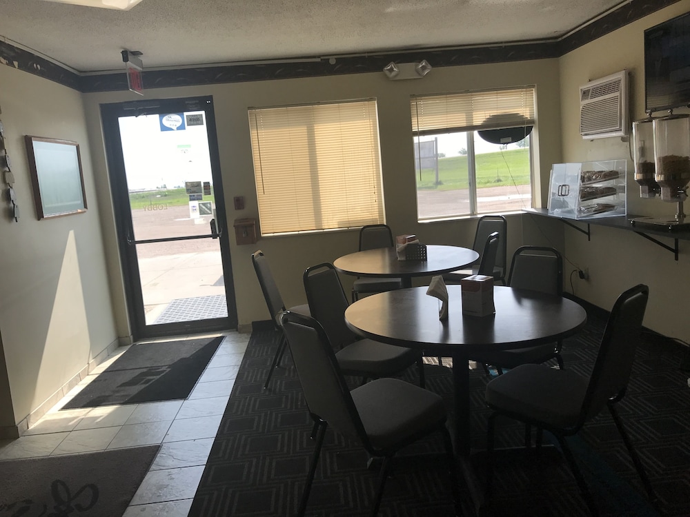 Mitchell Vacations - Rodeway Inn - Property Image 2