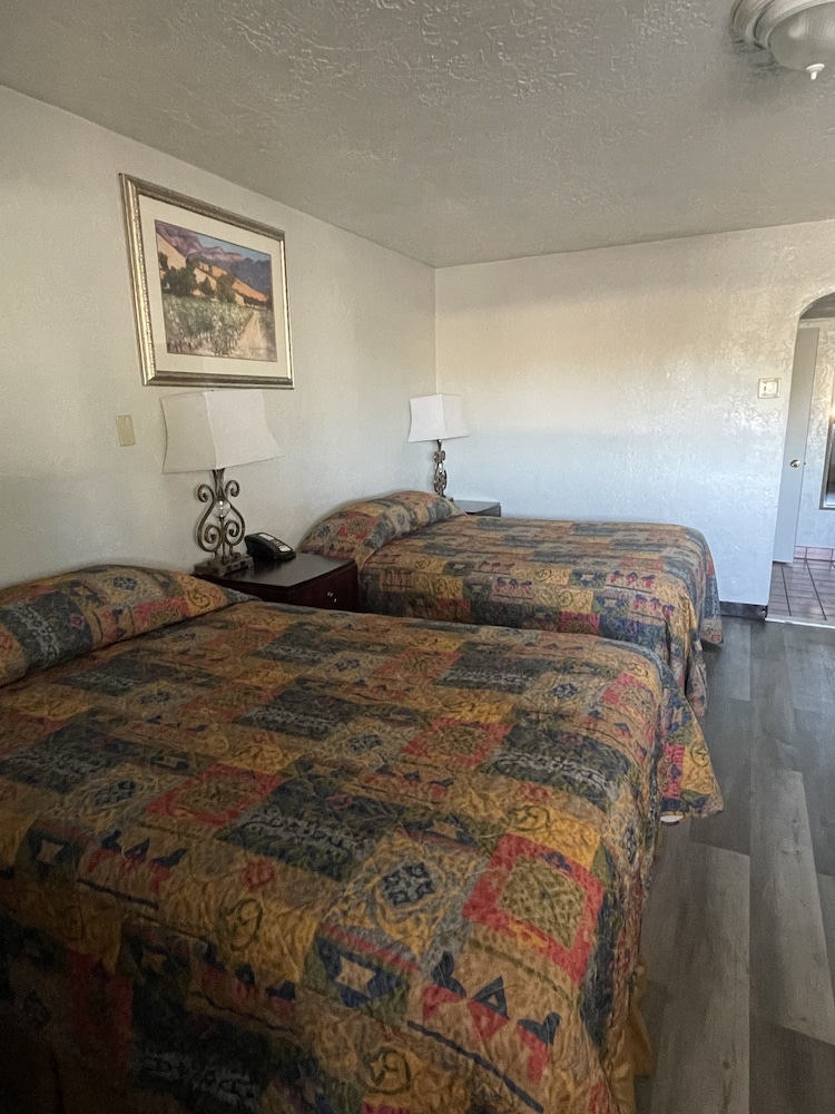 Four Corners Inn