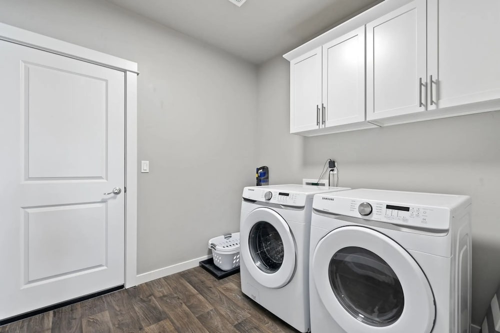 Relaxing Stay Pet Friendly King Near the Lake