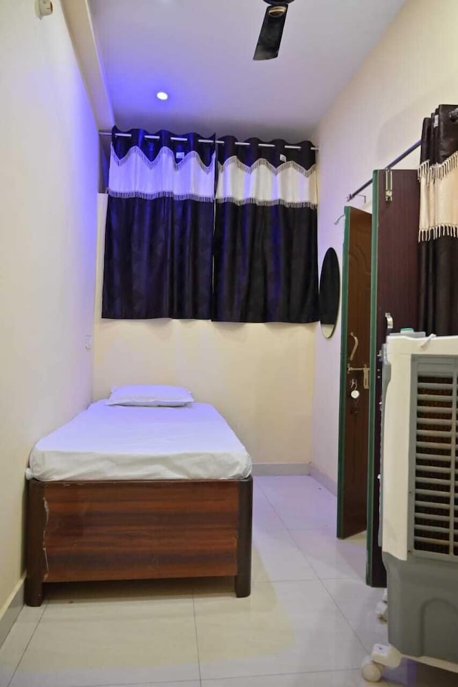 New Kashi Paying Guest House By GRB