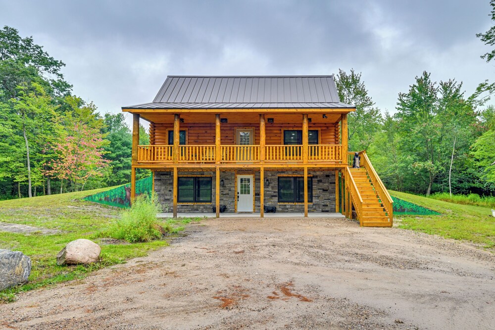 Adams Cabin w/ Game Room & Fire Pit
