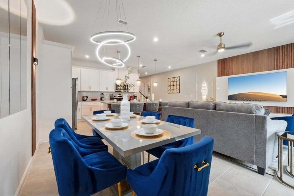 Beautiful Chic Radiance Home With Pool 5 Bedroom Townhouse