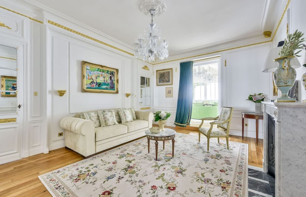 Noble Luxury Residence in the Heart of Paris