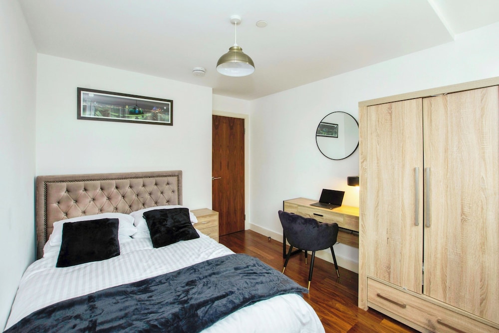 Lovely 2 Bed Apartment in Birmingham view 5