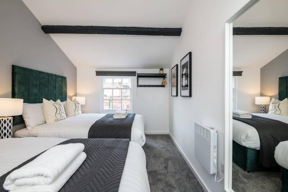 Host Apartments The Roscoe Carriage House view 5