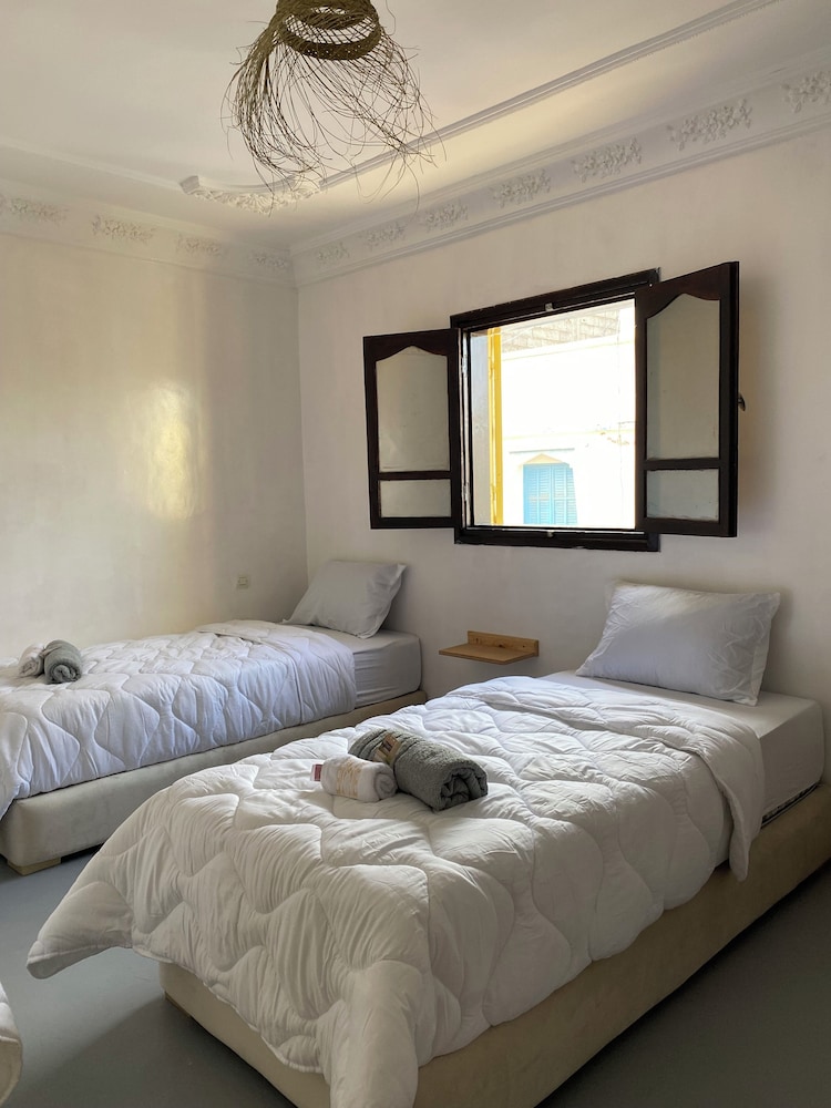 TITRYTE SURF HOUSE