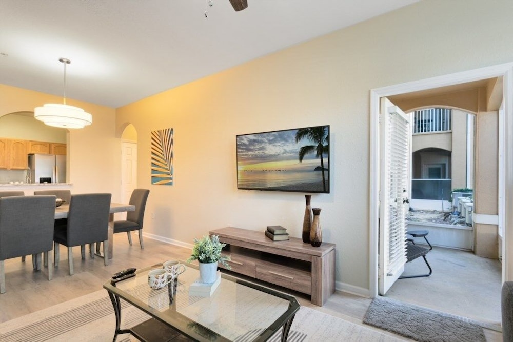 Beautiful 3 Bed Condo In Windsor Hills 3 Bedroom Condo by Redawning - Image 4