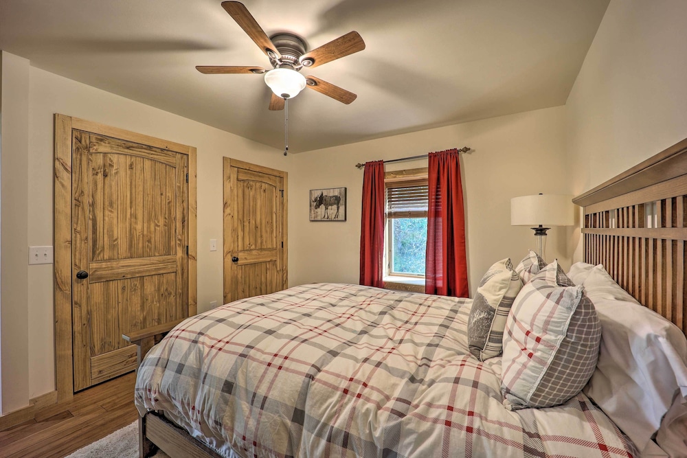 Treetop Cabin w/ Hot Tub, Near Appalachian Ski