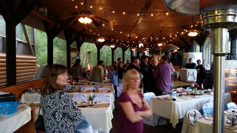 Gwin's Lodge & Roadhouse Est. 1952