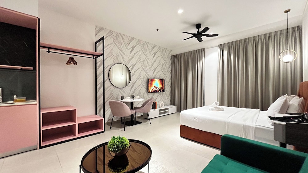 The Paxtonz by Manhattan Group
