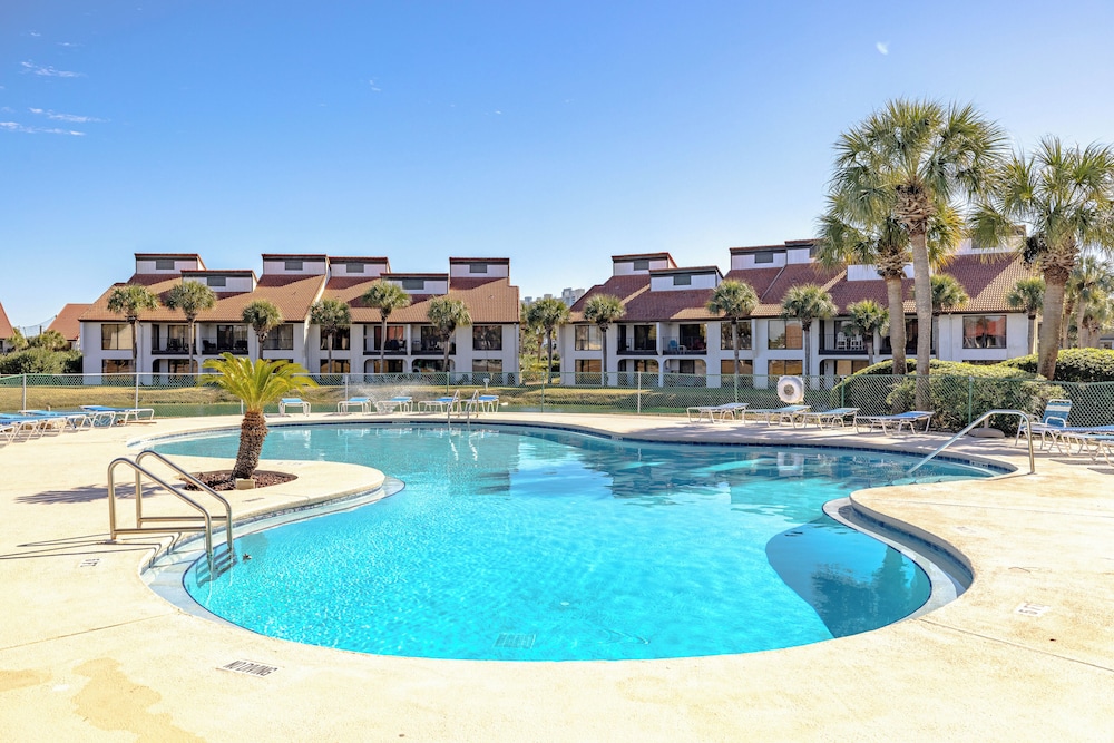 2BR Condo in Edgewater Resort With Golf, Tennis, Pools & Free Tram Service!